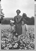 SA0179 - Adult Viola Daniels is shown with children Ruth Hodson and Lillian Beckwith. Identified on the back. See comment field for SA 0198., Winterthur Shaker Photograph and Post Card Collection 1851 to 1921c